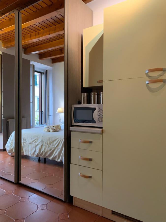 Studio Apartment Una Finestra Su Como Exterior foto